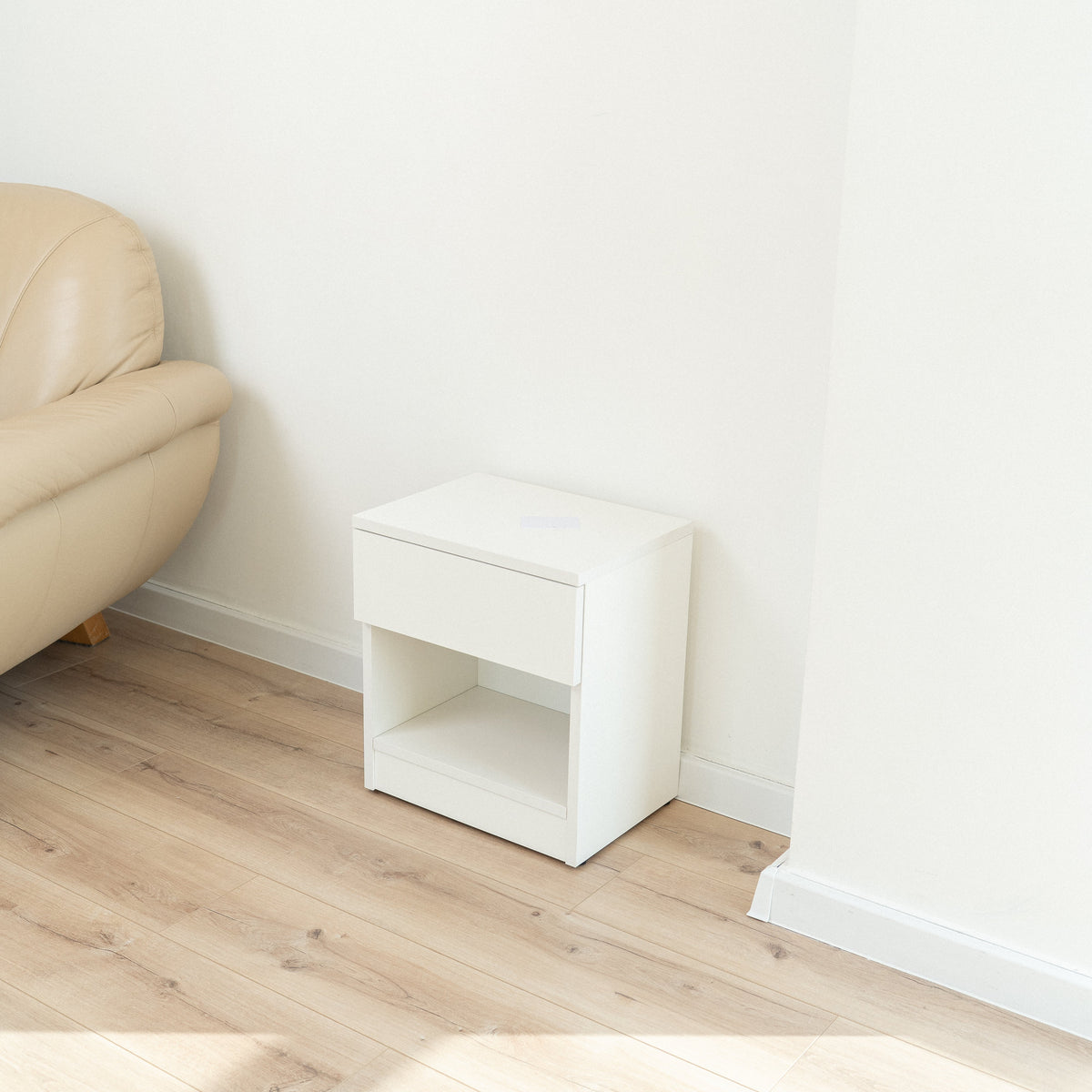 Easy Assembly Nightstand with Concealed Storage – B22-K