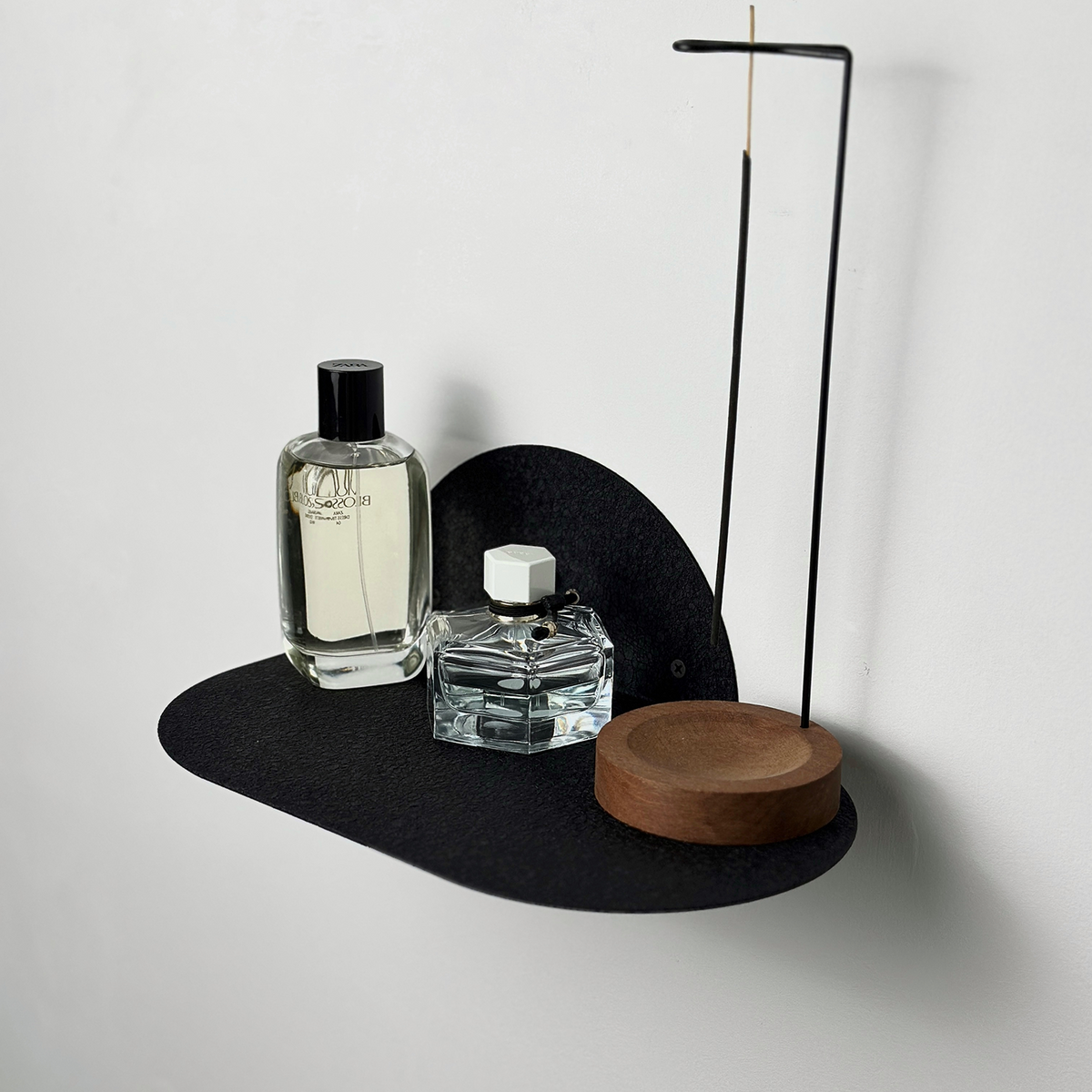 Compact Metal Wall Shelf with Rounded Base – M03