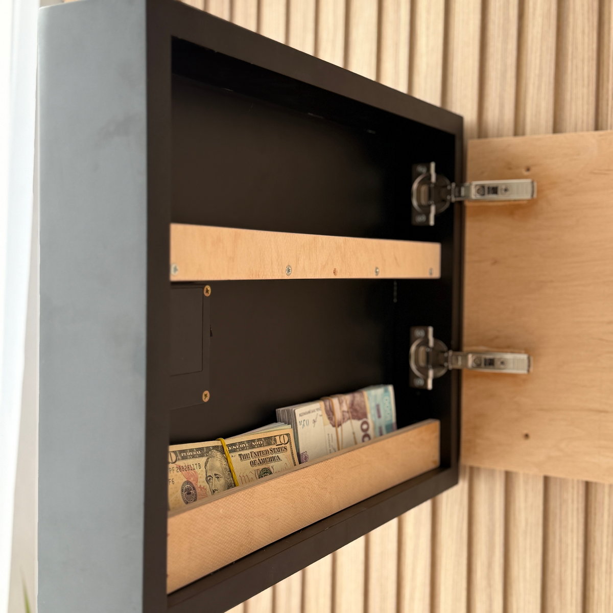 Hunting Wall Art with Deer & Hidden RFID Storage – D01