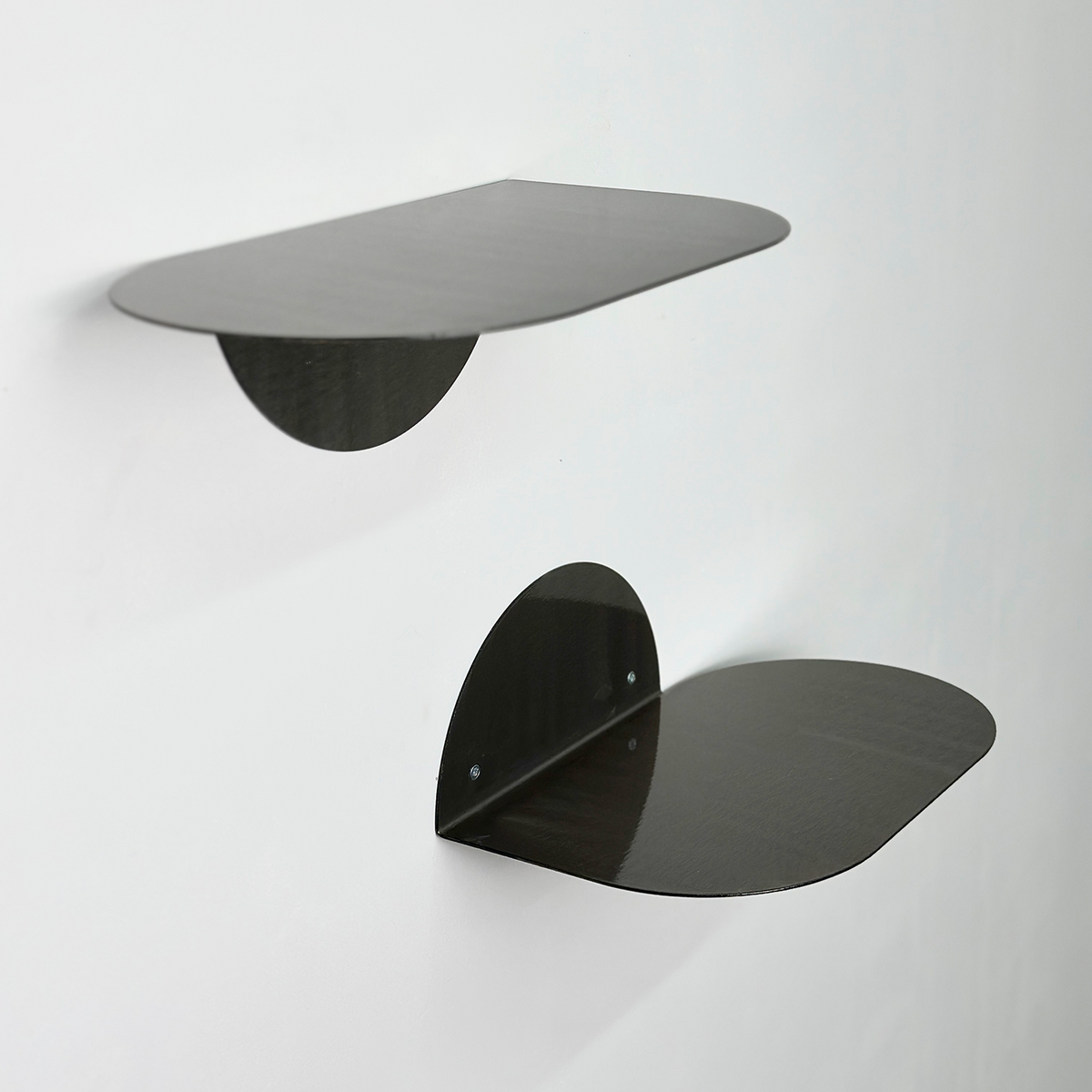 Compact Metal Wall Shelf with Rounded Base – M03